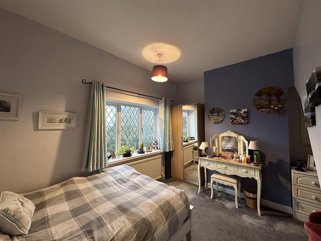 Bedroom 1.jpg