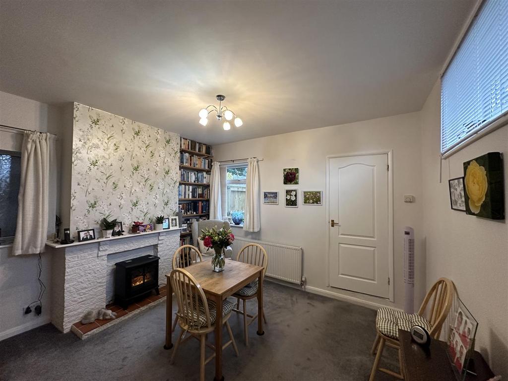 Dining room 1.jpg