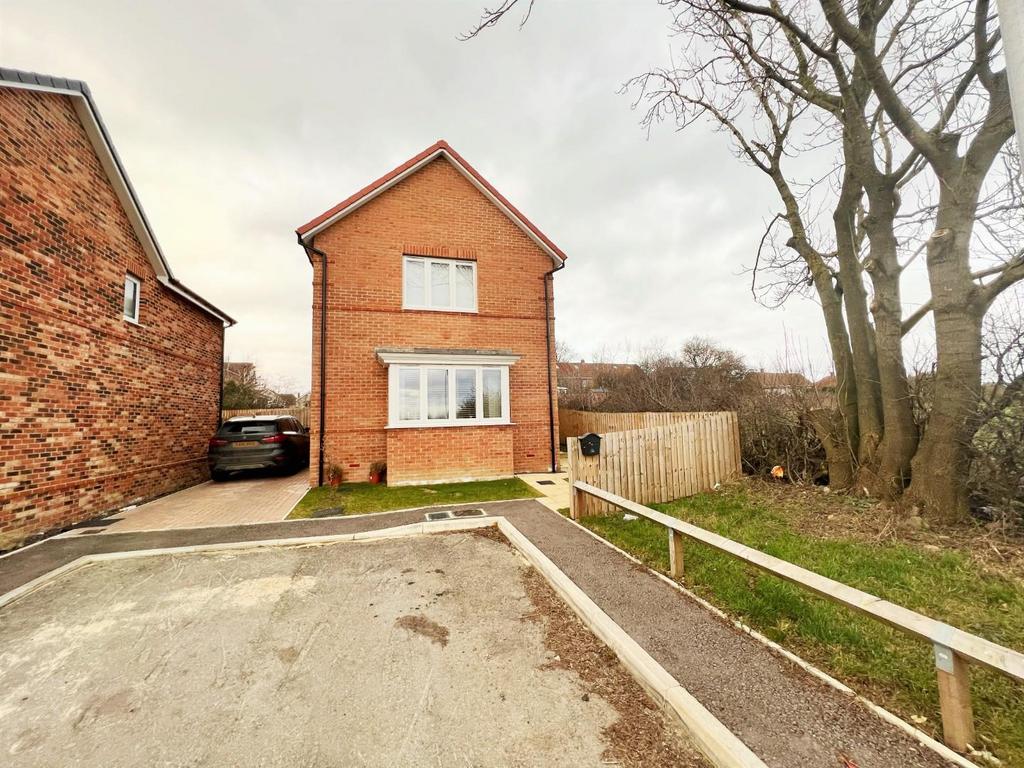 Mason Gardens, Chilton, Ferryhill 3 bed detached house for sale £190,000