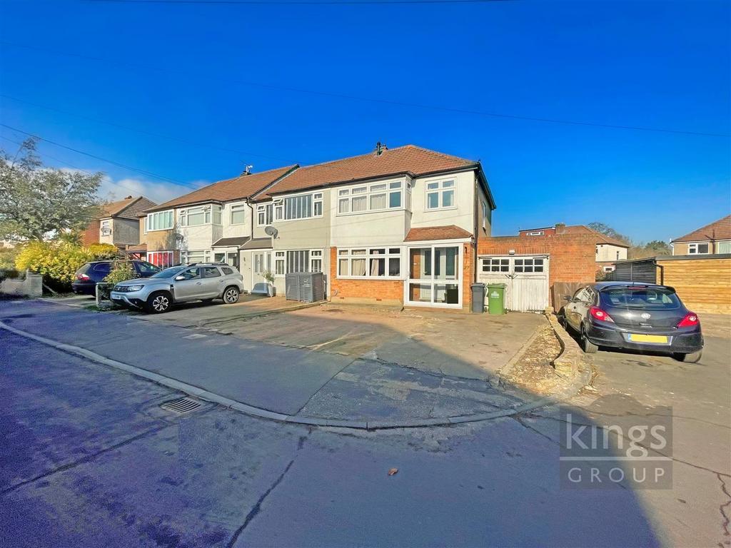 Moreton Close, Cheshunt, Waltham Cross 3 bed end of terrace house £
