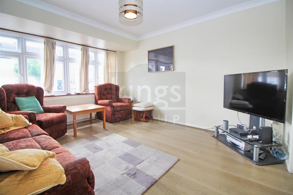Moreton Close, Cheshunt, Waltham Cross 3 bed end of terrace house £