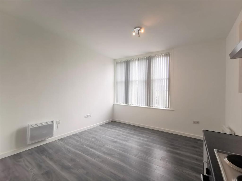 Cape Hill, Smethwick 1 bed apartment £675 pcm (£156 pw)