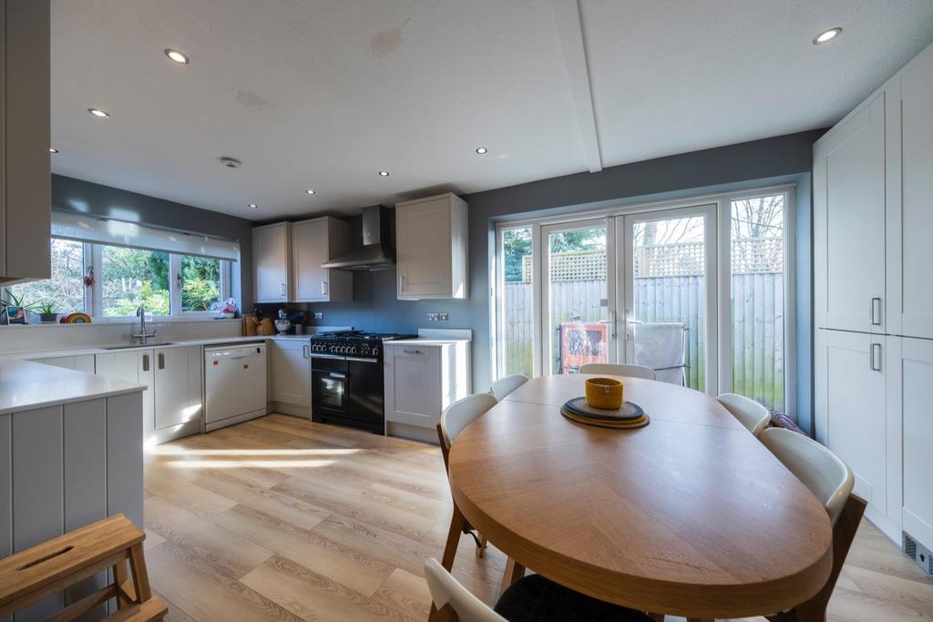18 Bramley Court-001.JPG