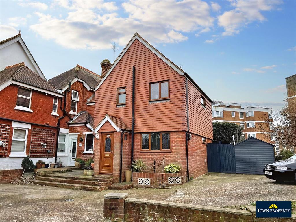 Selwyn Road, Eastbourne 3 bed semidetached house £375,000