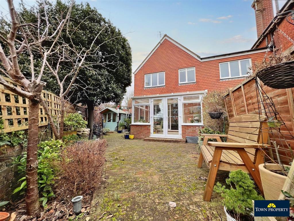 Selwyn Road, Eastbourne 3 bed semidetached house £375,000