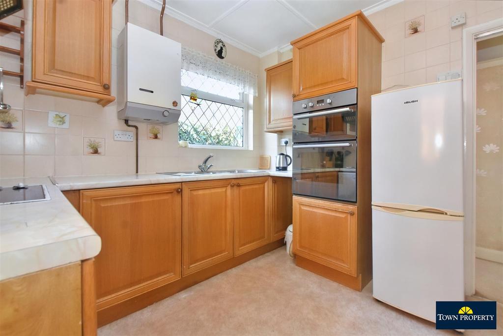 Golden Miller Lane, Polegate 2 bed semidetached bungalow £389,950