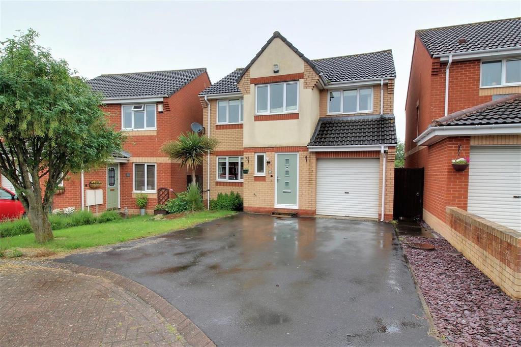 Arrowsmith Drive, Stonehouse, GL10 4 bed detached house £1,400 pcm (£