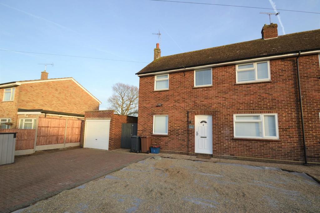 Langmoor Cottages, Symonds Green... 3 bed semidetached house £1,750