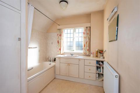 56 Sutherland Avenue, Petts Wood, Orpington, BR5 1RB