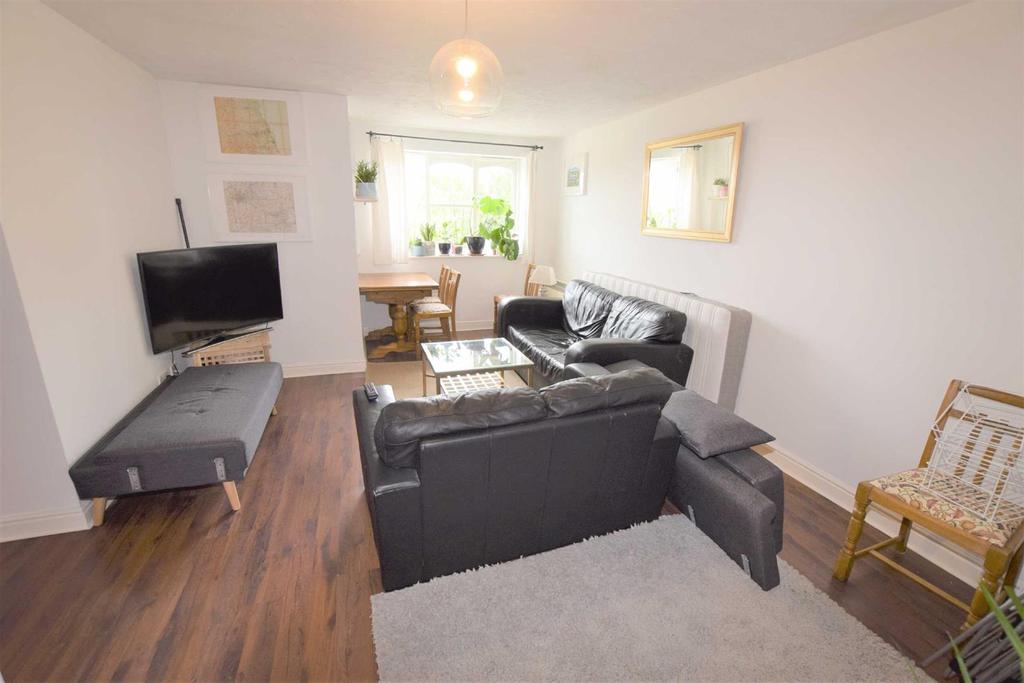 Vanderville Gardens, East Finchley 2 bed flat £1,450 pcm (£335 pw)