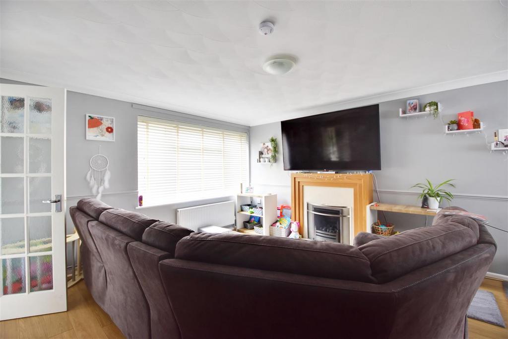 Stonehouse Drive, St. LeonardsOnSea 3 bed terraced house £260,000