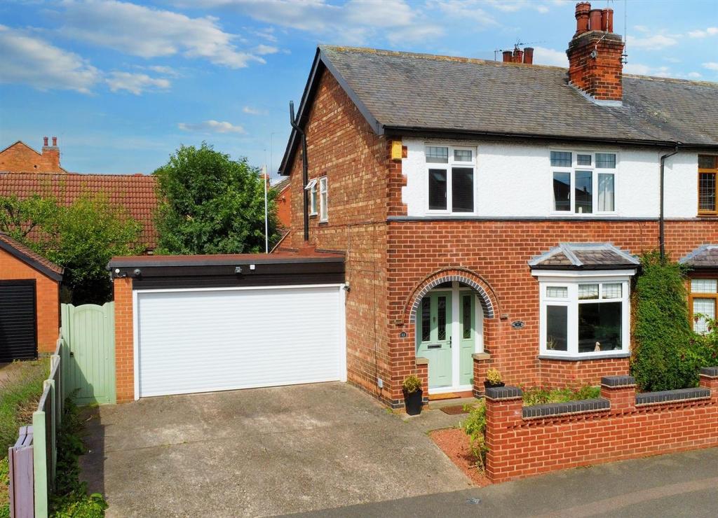 Tennyson Avenue, Gedling 3 bed semidetached house for sale £300,000