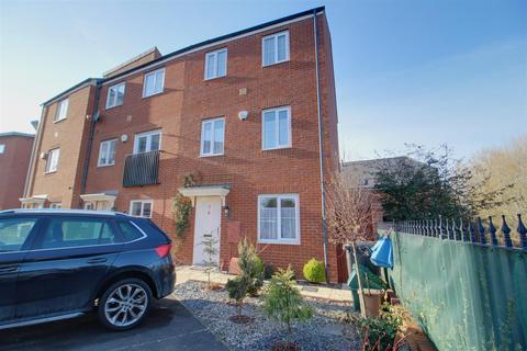 3 Suffolk Drive, Gloucester, GL1 2AF
