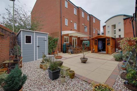 3 Suffolk Drive, Gloucester, GL1 2AF