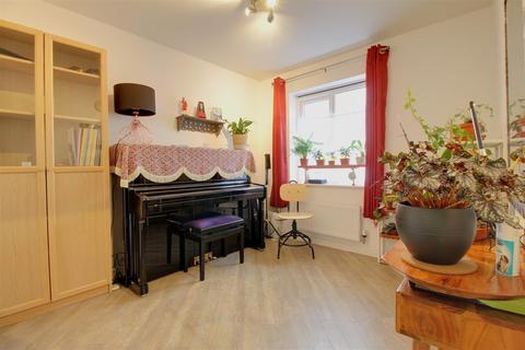 3 Suffolk Drive, Gloucester, GL1 2AF