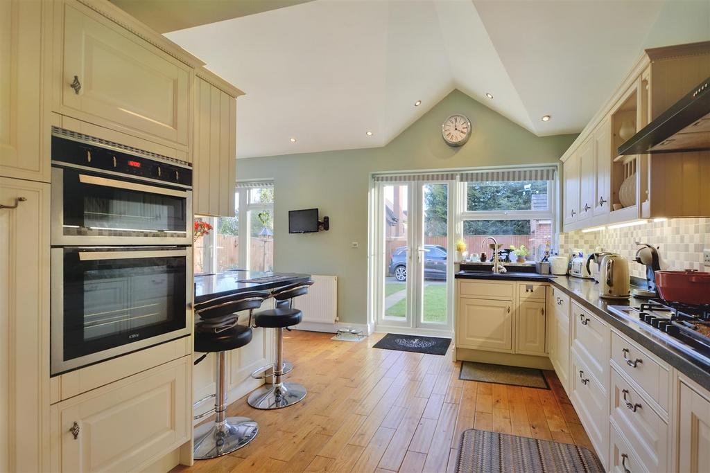 Kitchen 3.jpeg