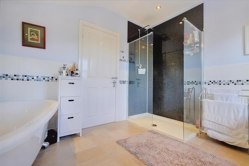 Bathroom 2.jpeg