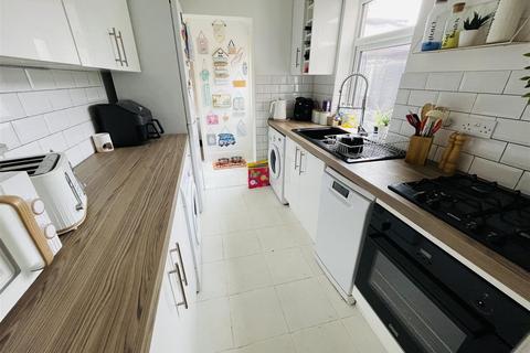 104 Tomkinson Road, Nuneaton, CV10 8BN