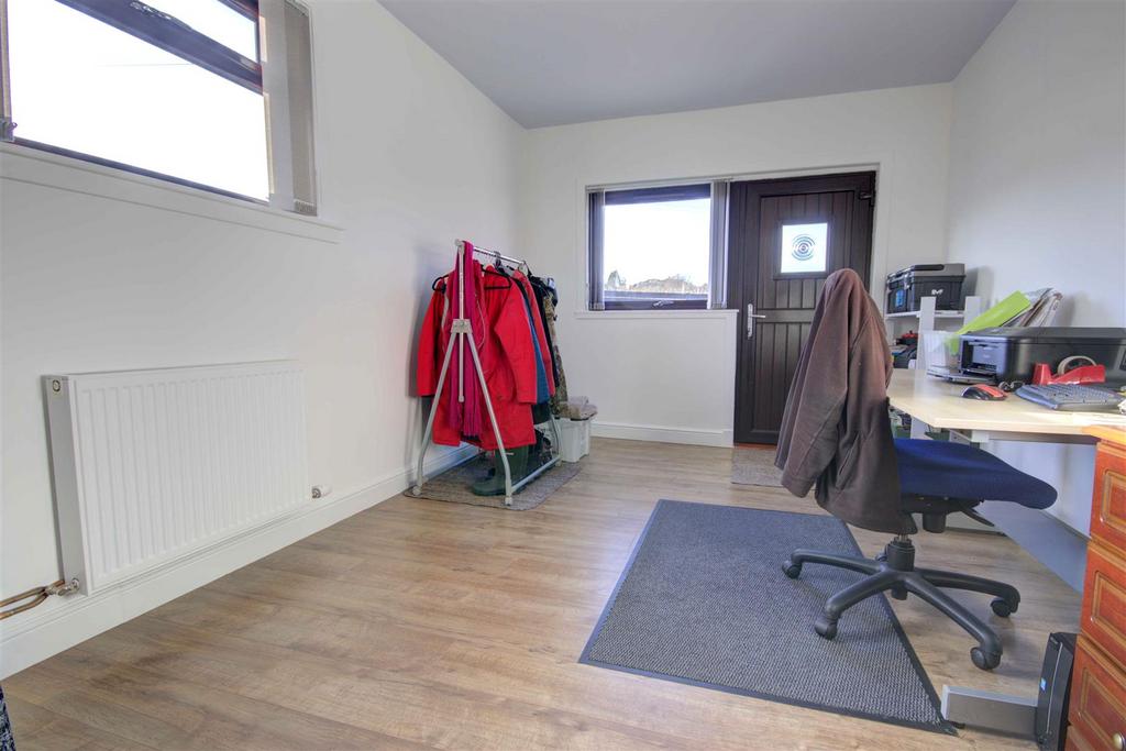 Office/ bedroom 4