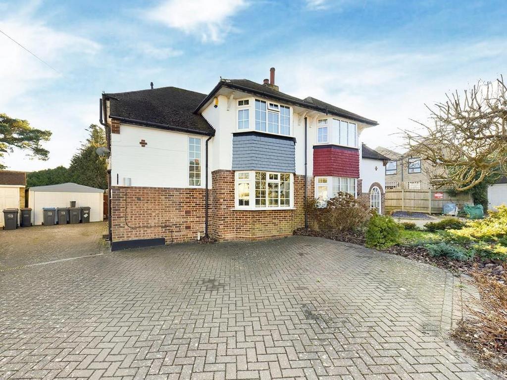 Audley Drive, Warlingham 3 bed semidetached house £600,000