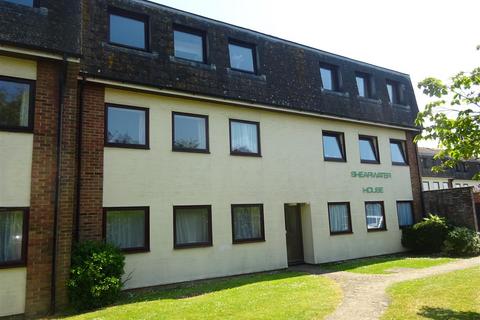 Flat 11, Shearwater House Cedar Crescent, St Marys Bay, Romney Marsh, TN29 0XP