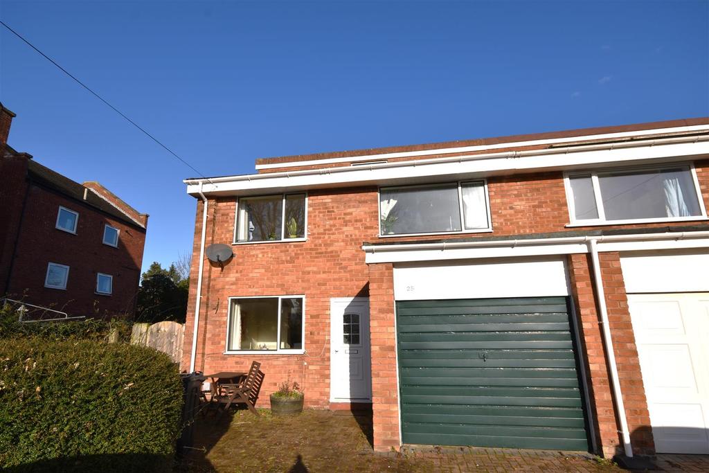 Hinderton Road, Neston 4 bed semidetached house £285,000