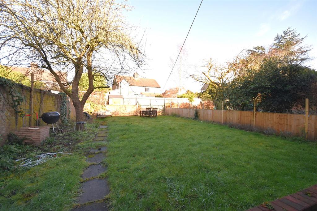 Hinderton Road, Neston 4 bed semidetached house £285,000