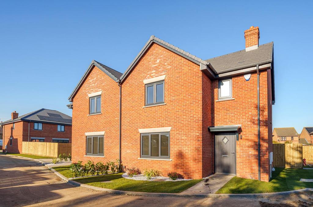 Bedford Road, Wootton, Bedford 3 bed semidetached house £395,000