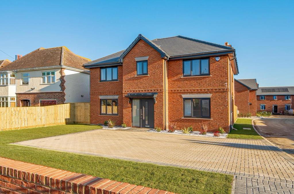 Bedford Road, Wootton, Bedford 4 bed detached house £600,000