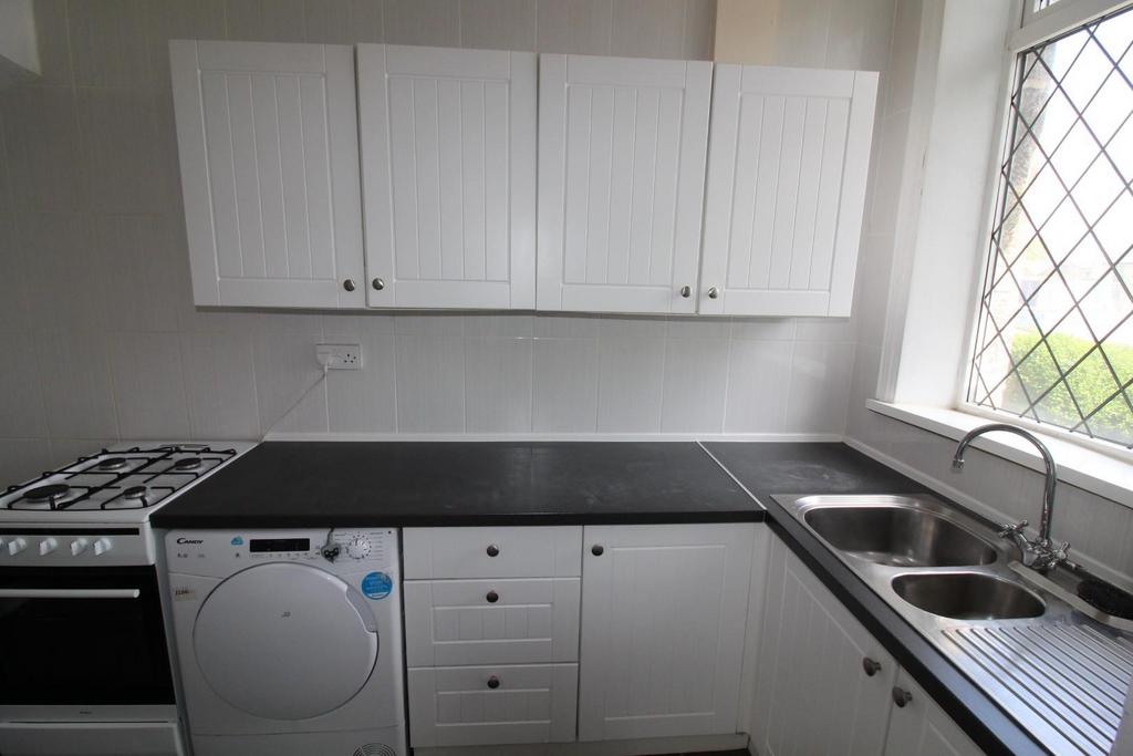 Wellington Grove, Bramley, LS13 2LQ 3 bed end of terrace house £160,000