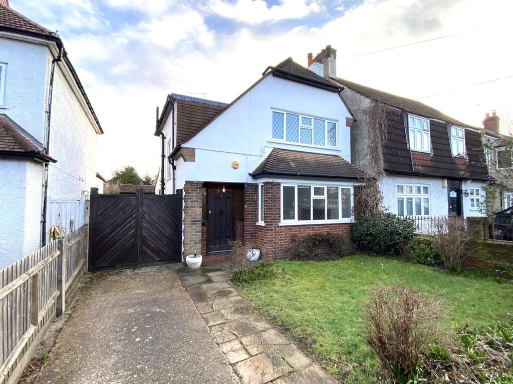 Franks Avenue, New Malden 3 bed detached house £2,500 pcm (£577 pw)