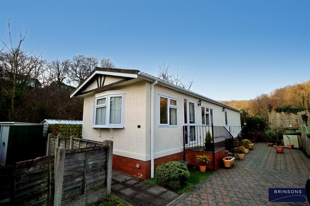 Woodlands Residential Park, Treharris 2 bed park home for sale £127,500