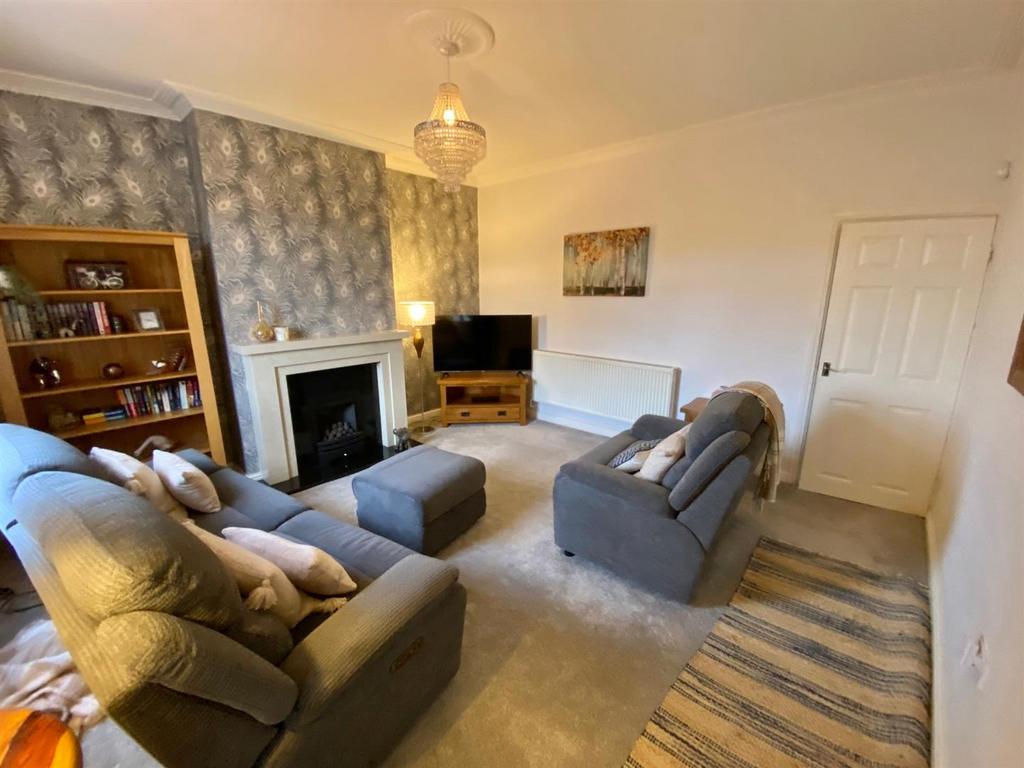Rayner Road, Brighouse 3 bed house £190,000