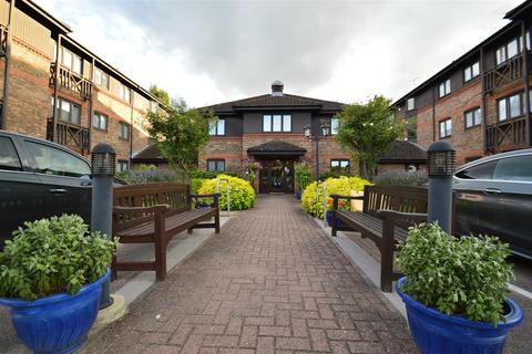1 bedroom retirement property for sale - Winningales Court, Clayhall, IG5 0PX