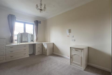1 bedroom retirement property for sale, Winningales Court, Clayhall, IG5 0PX
