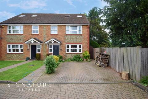 22b Hyde Lane, Bovingdon, Hemel Hempstead, HP3 0EG
