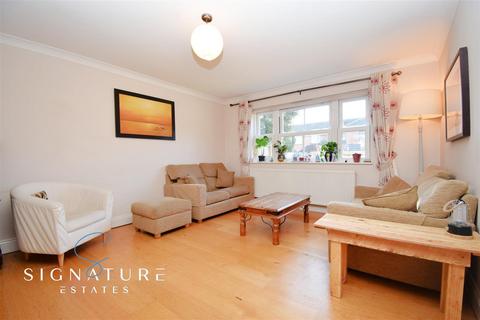 22b Hyde Lane, Bovingdon, Hemel Hempstead, HP3 0EG