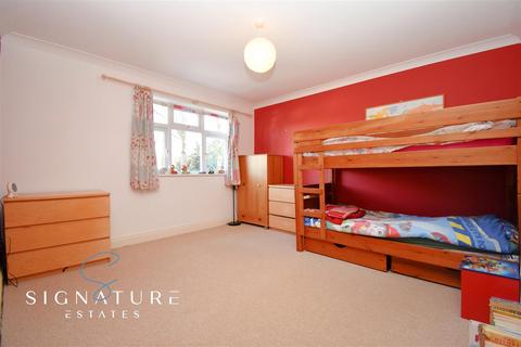 22b Hyde Lane, Bovingdon, Hemel Hempstead, HP3 0EG