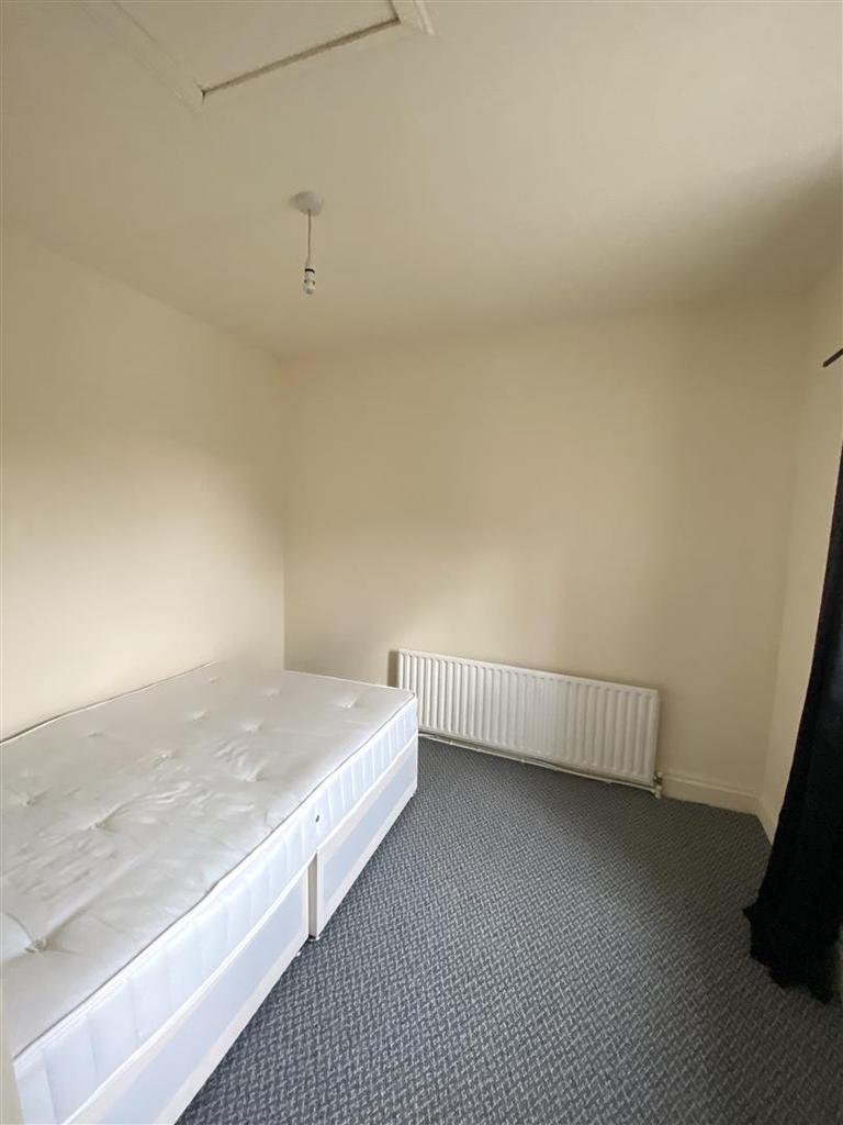 Bed 2.jpg