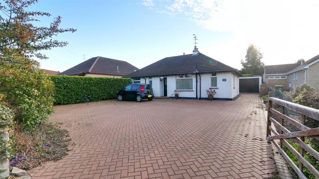 Bath Road, Saltford, Bristol 2 bed detached bungalow £450,000