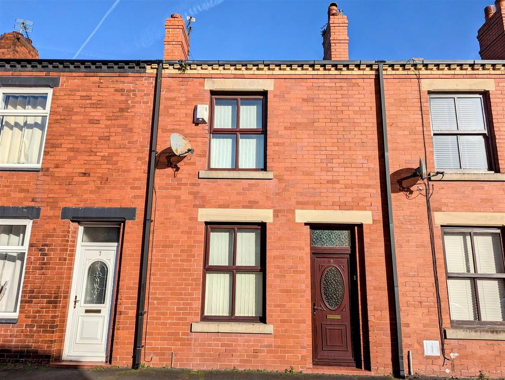 Severn Street, Leigh 2 bed terraced house £99,950