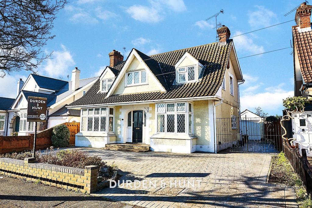 Curtis Road, Hornchurch, RM11 4 bed detached house for sale £1,100,000