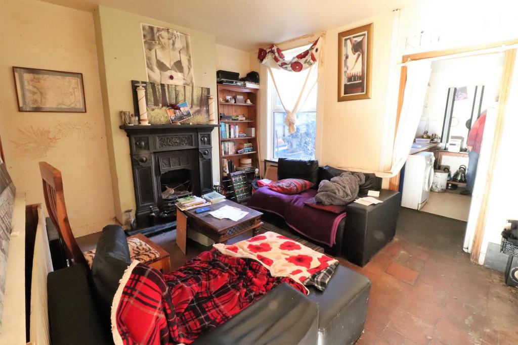 Gordon Street, Leamington Spa 2 bed terraced house £250,000