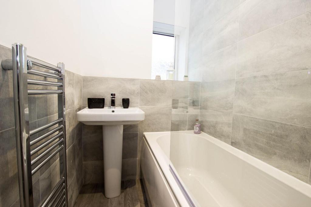 Bathroom 2.jpg
