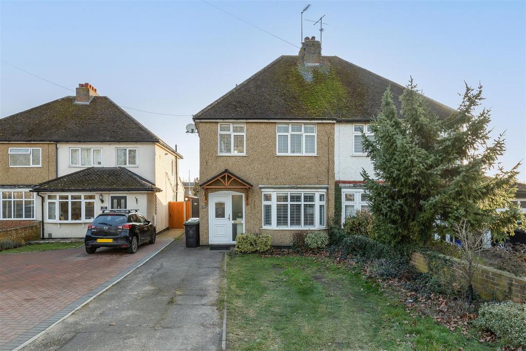 Arlesey Road, Stotfold, SG5 4HE 3 bed semidetached house £425,000