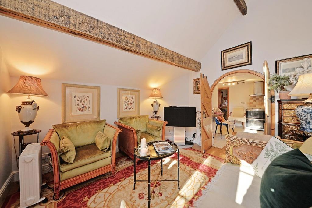 208 Warwick Road - sitting4.jpg