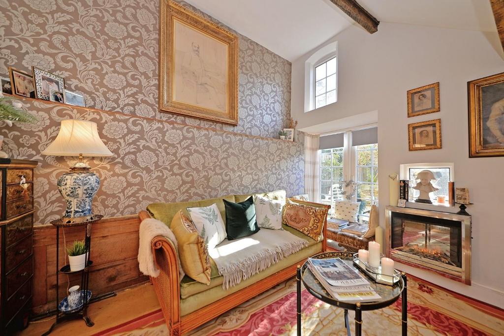 208 Warwick Road - sitting2.jpg