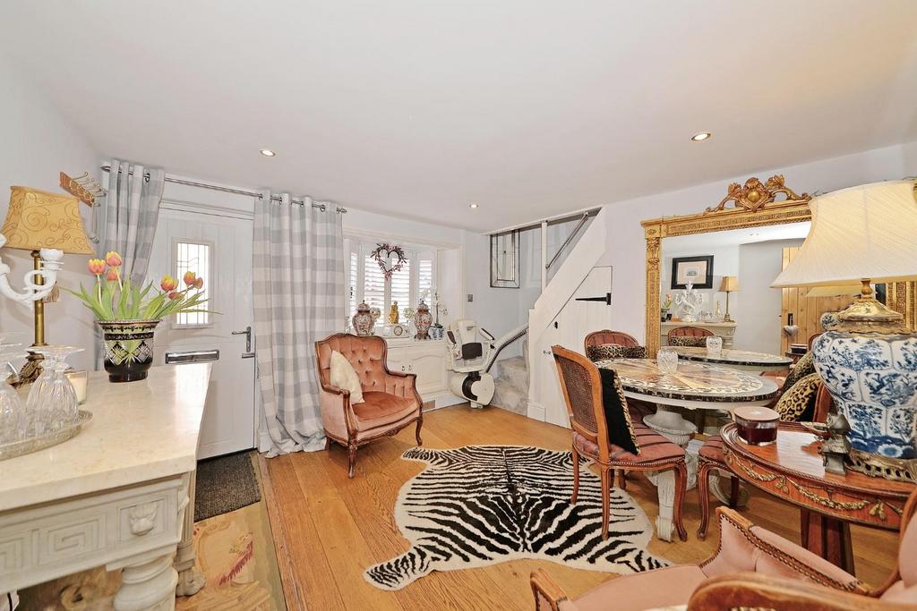 208 Warwick Road - dining2.jpg