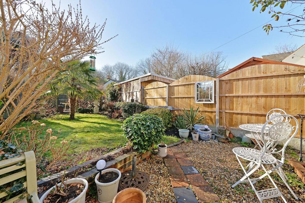 208 Warwick Road - gdn1.jpg