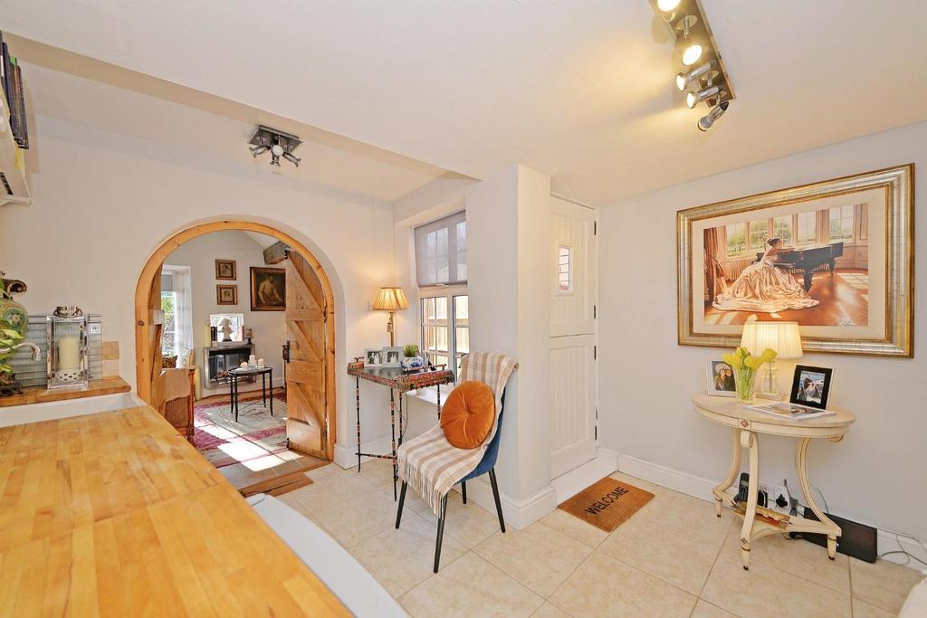 208 Warwick Road - kit4.jpg